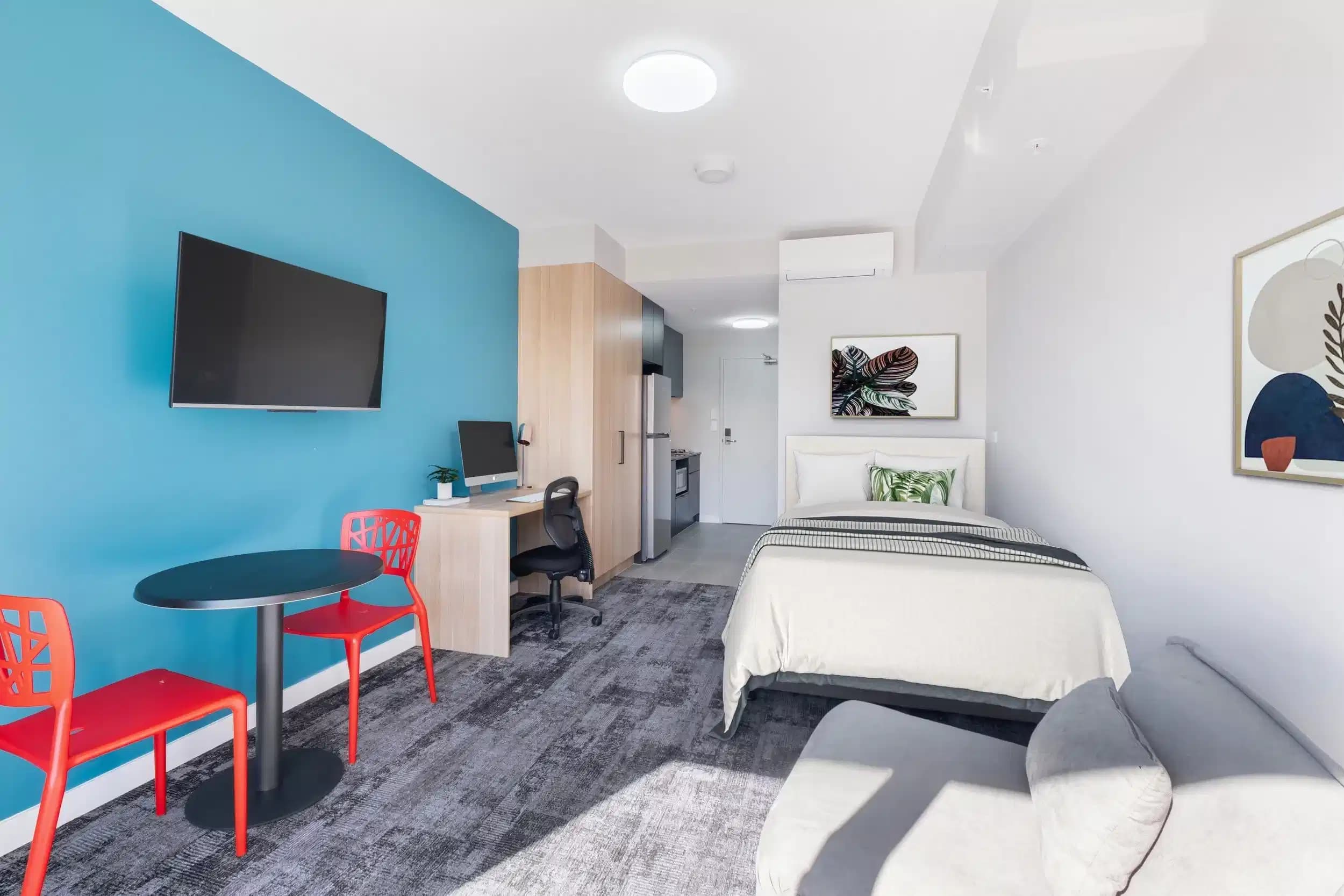 Deluxe Single Studio