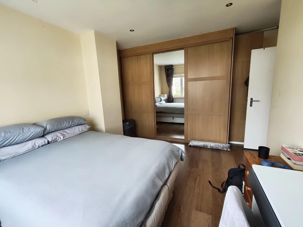 Room in a 7 Bedroom Apartment, 41 Ballinteer Crescent, Ballinteer, Dublin D16 E657