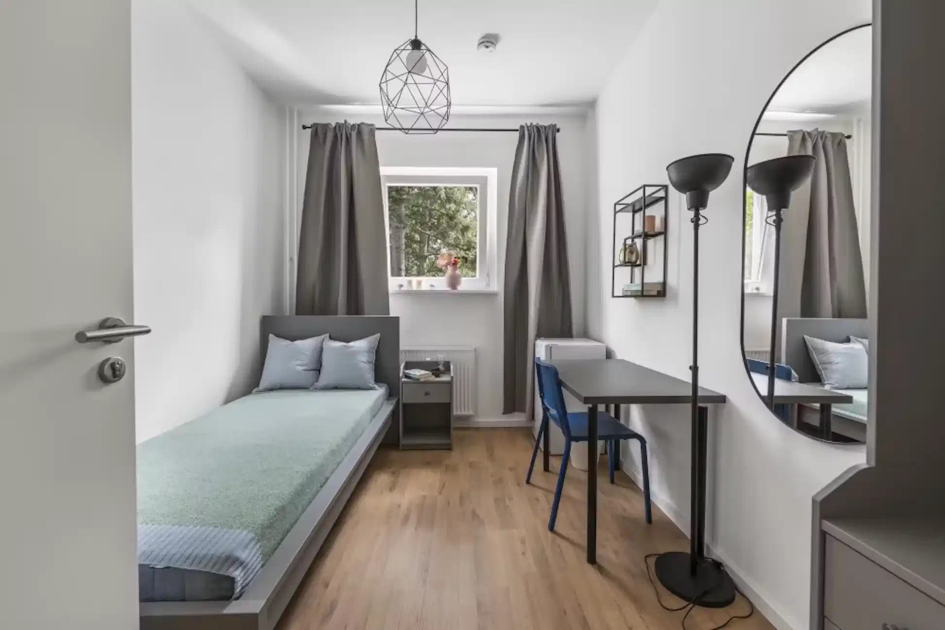 Room in a 3 Bed 1 Bath