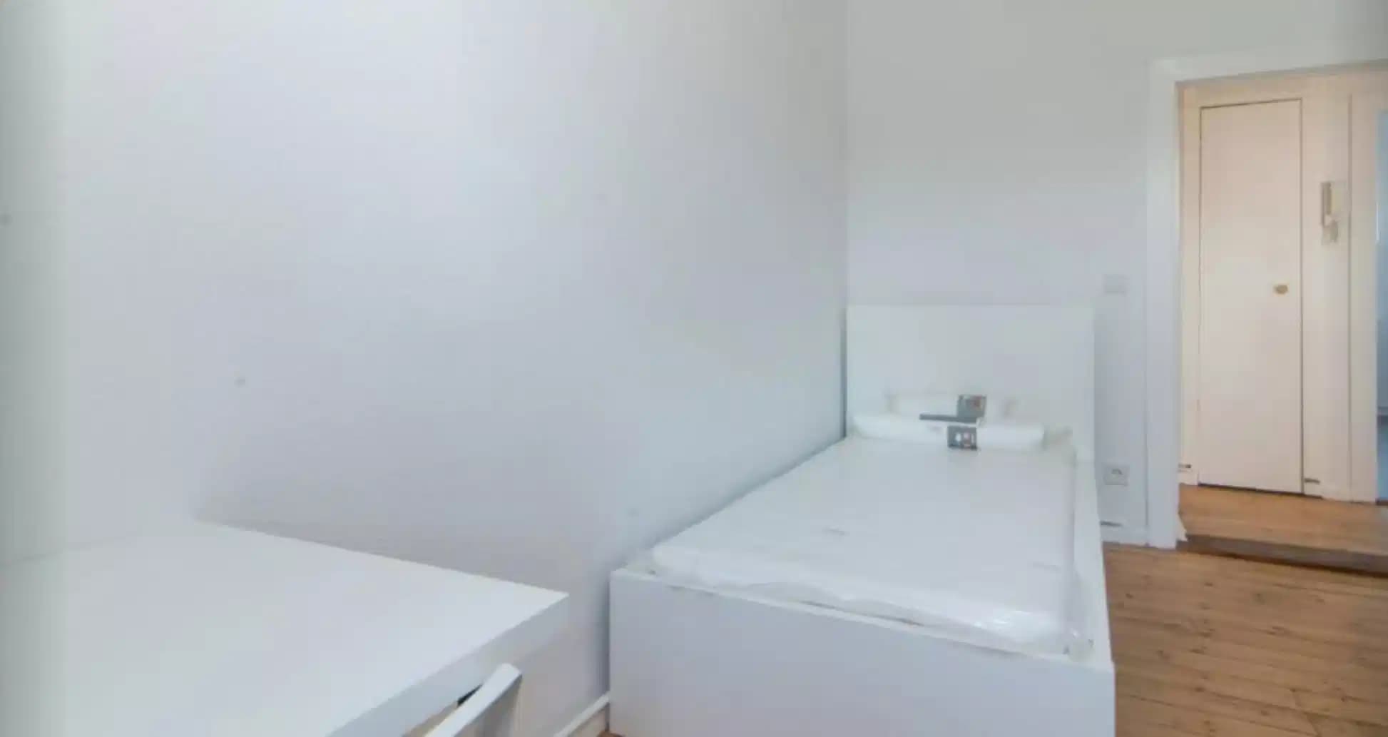 Room in 3 Bed 1 Bath