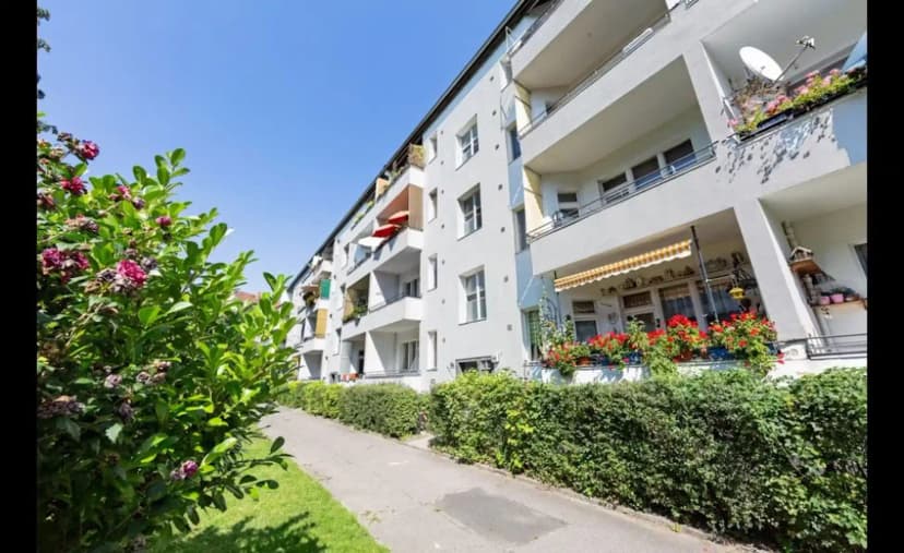 RM Treseburger Ufer 44A, Berlin view 2