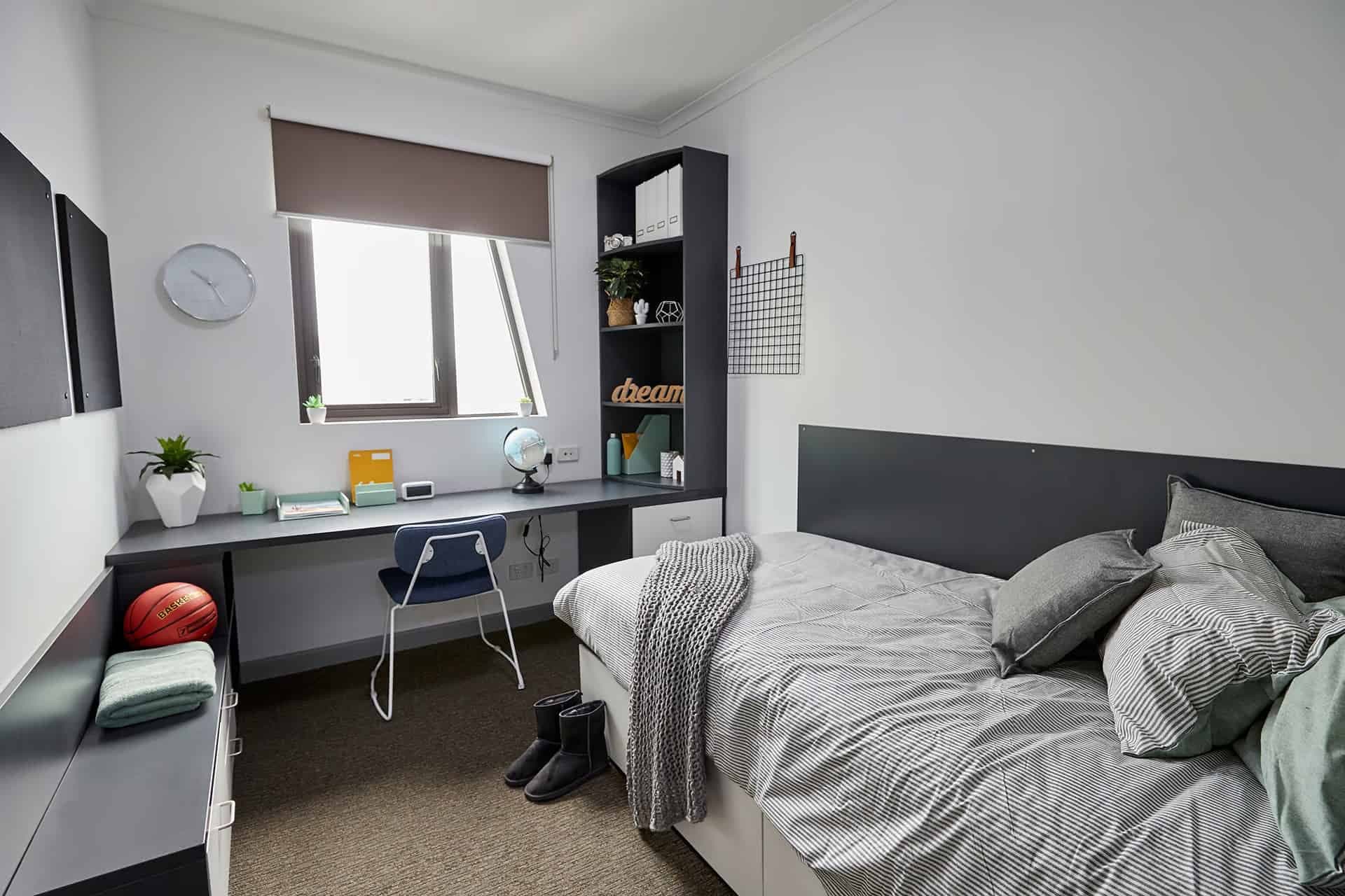 4 Bedroom Ensuite, King Single Bed