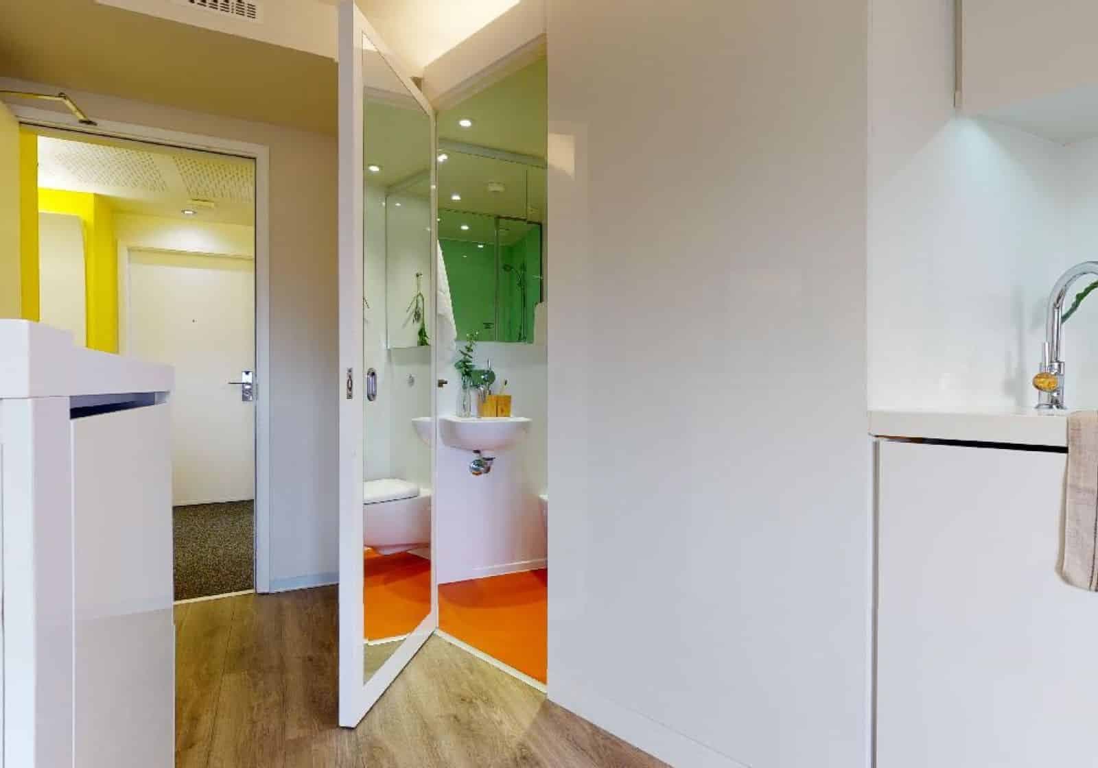 Medium Studio Middle