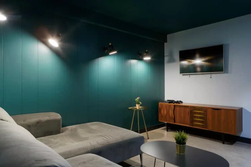 Canto Court, London image 30