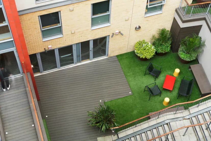 Canto Court, London image 20