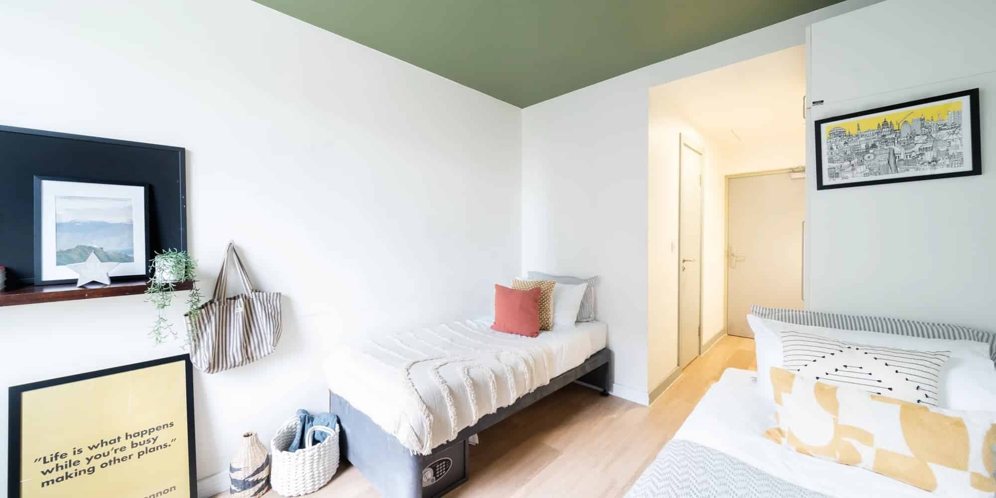 Silver Twin Studio Shared Mid Level