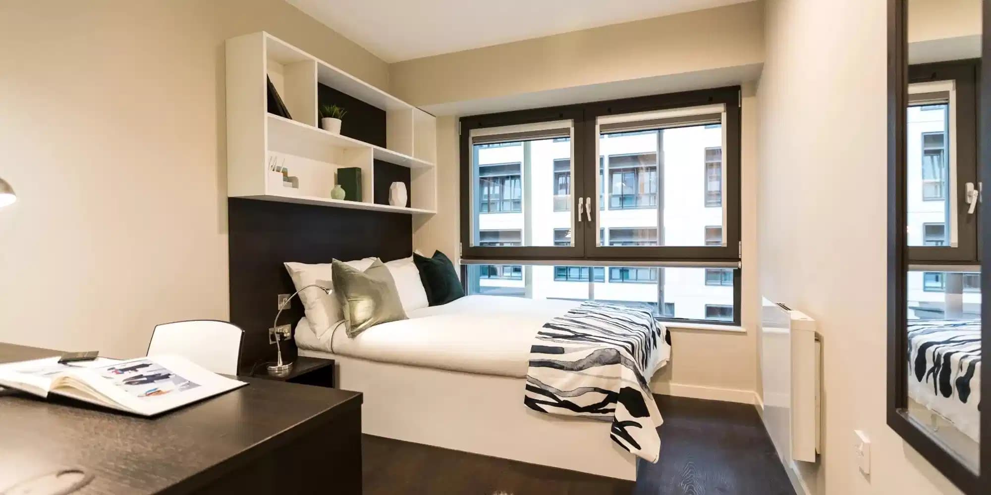 Ensuite Shared Lower Level Extra Large Courtyard View