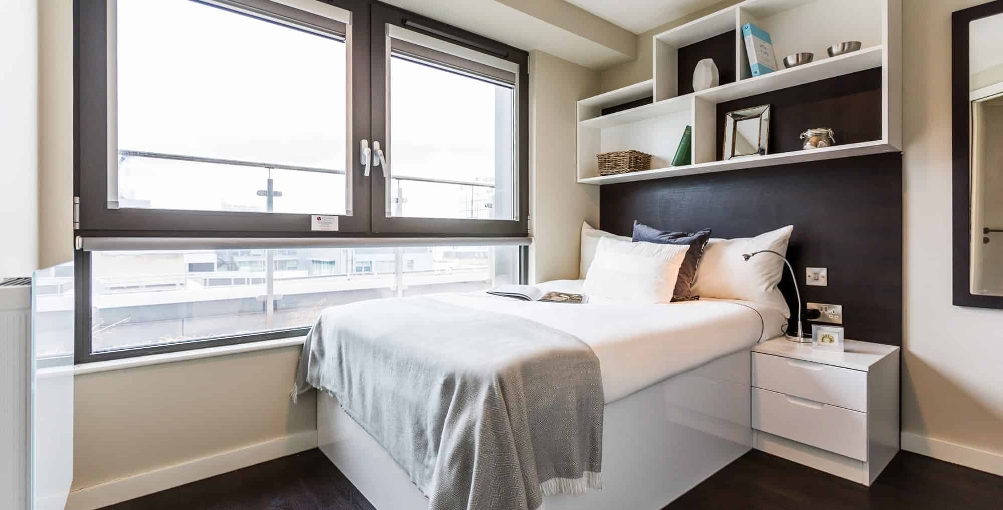 Silver 2 Bed Apartment Upper Level Extra Large Courtyard View