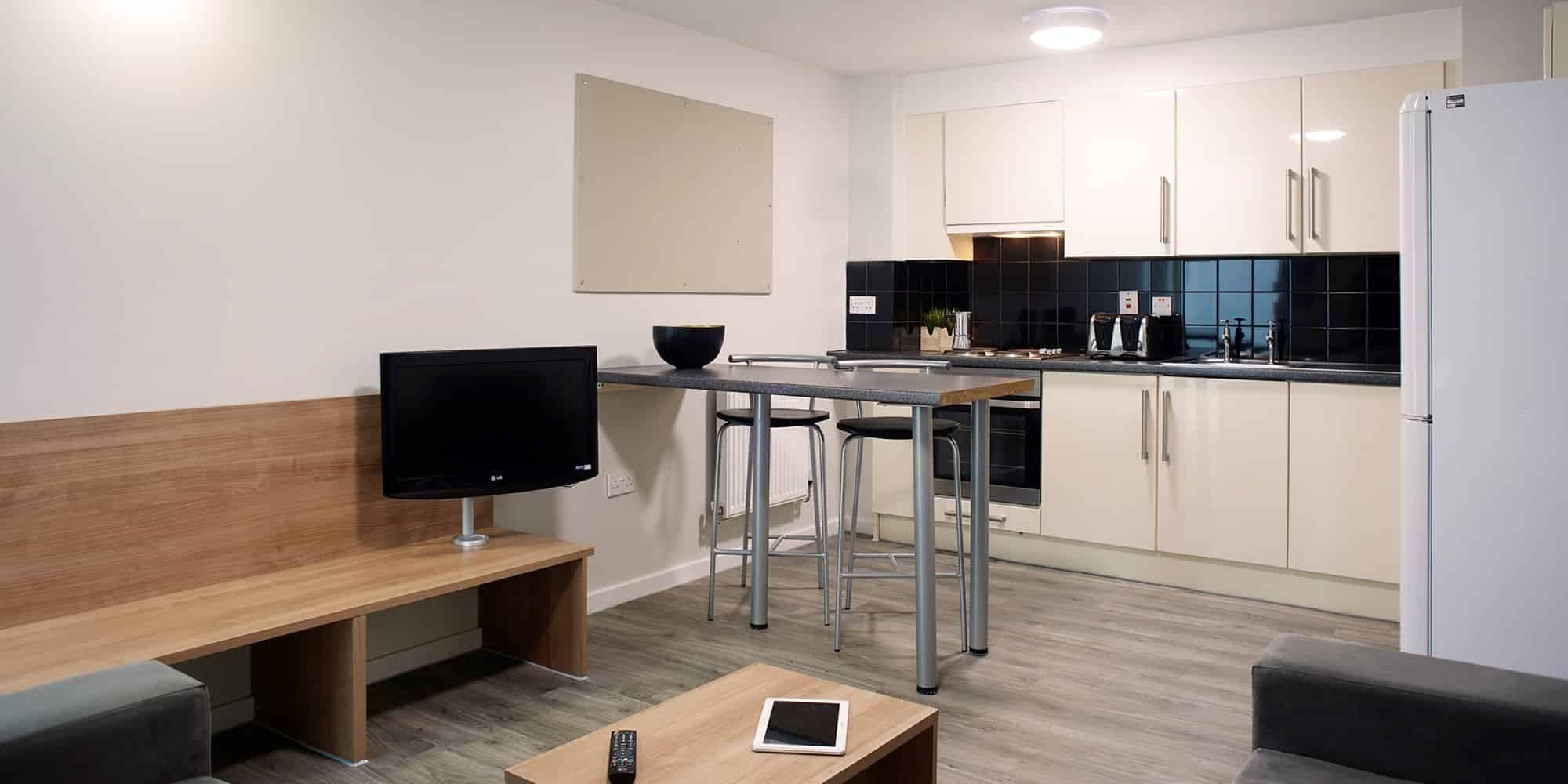 Silver 1 Bed Flat Courtyard View