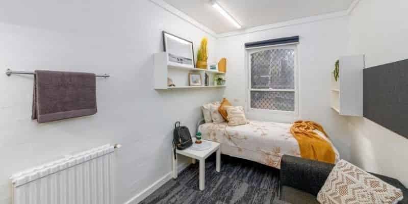 Buru 6 Bedroom Apartment 