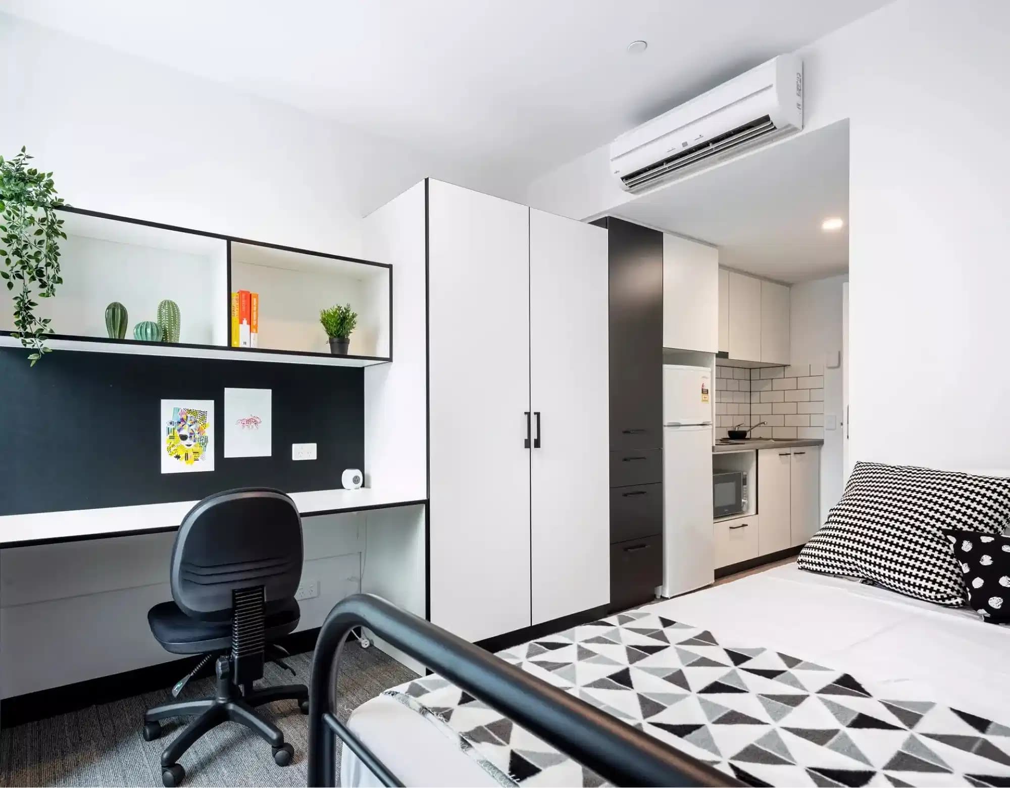 Private Studio Bronze