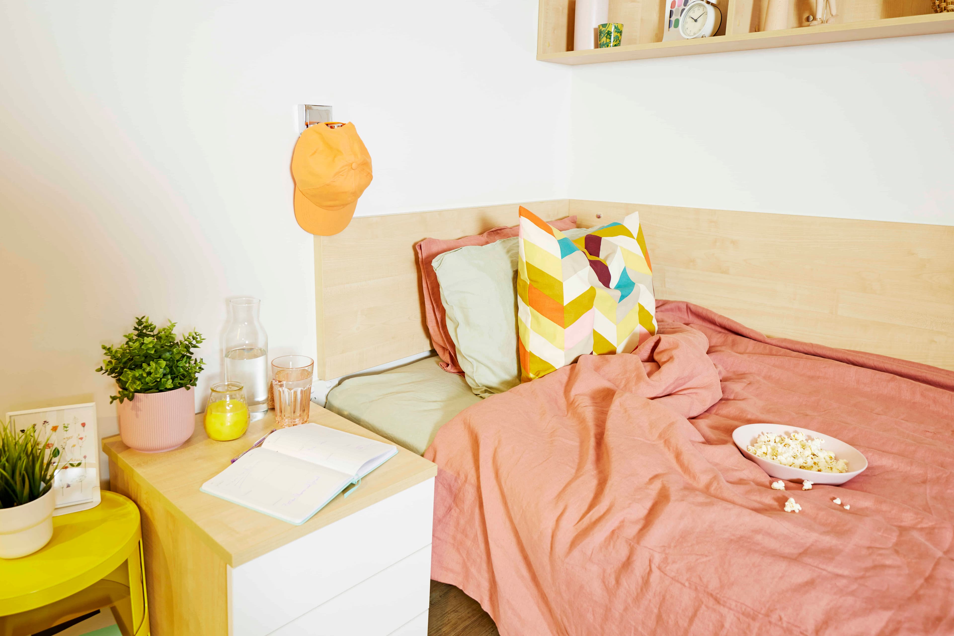 Signature Plus Studio, King Single Bed