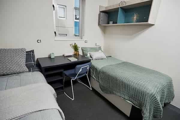 Twin, Single Bed, 5 Bed Apartment