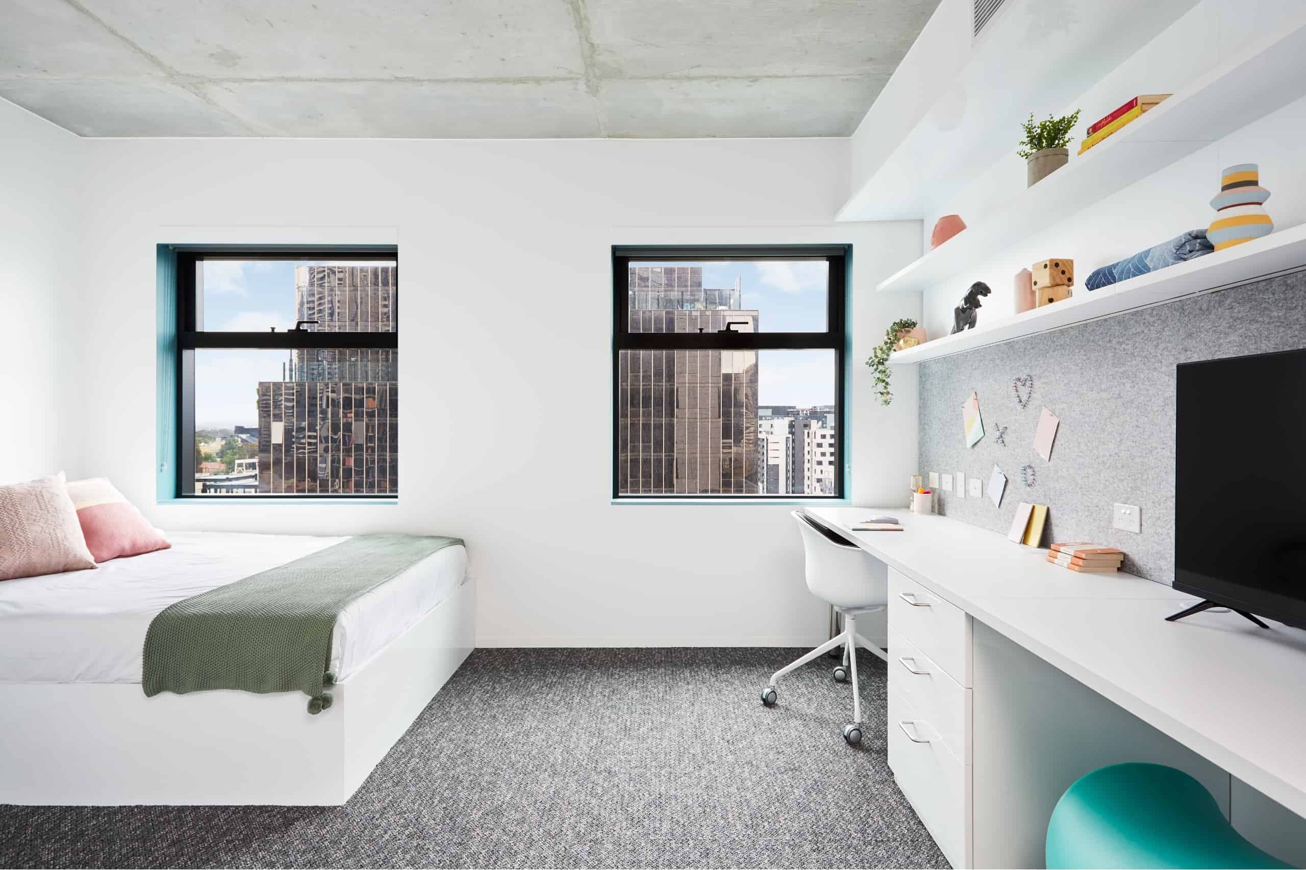 Ultra Studio, King Bed