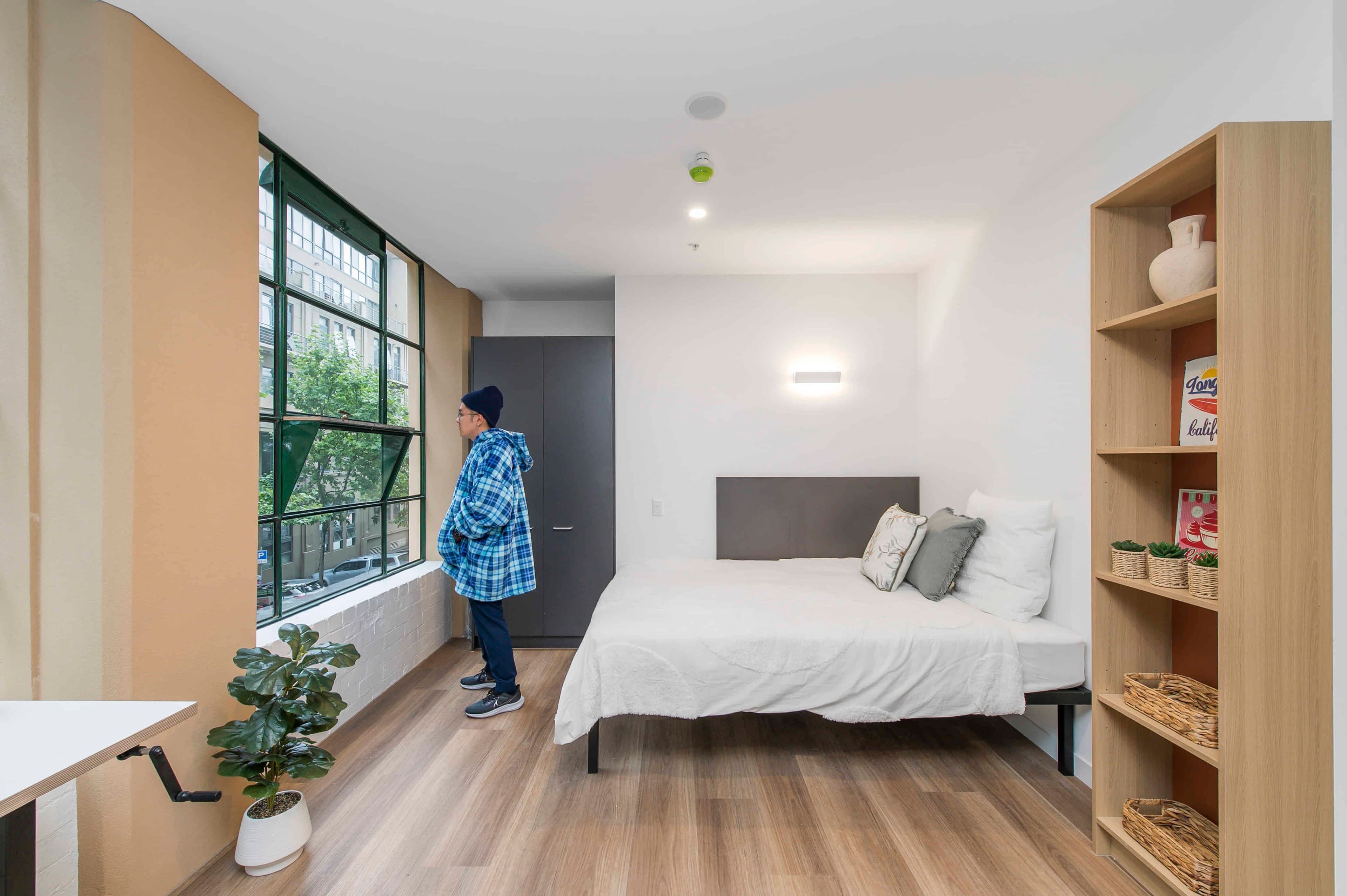 Studio Queen Adaptable