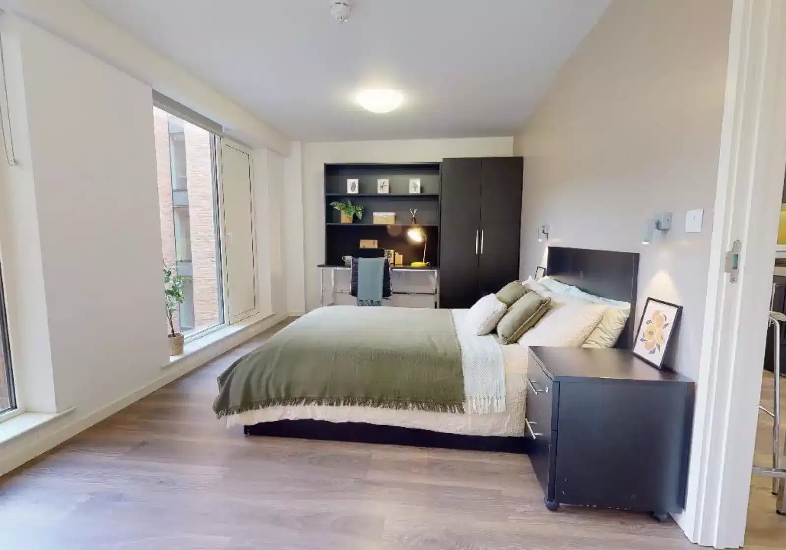 Silver 1 Bed Apt Plus