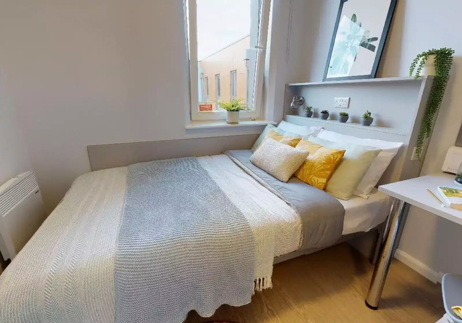 Silver En Suite Plus