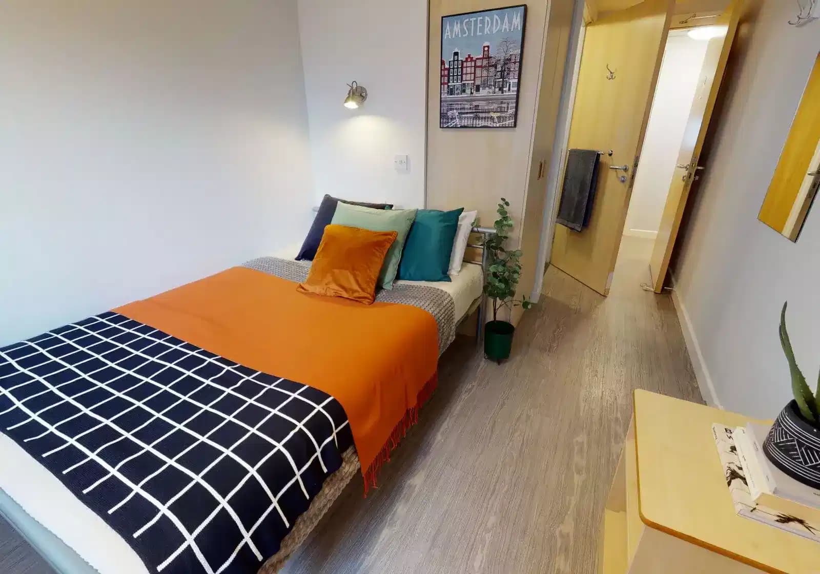 Silver En Suite Plus