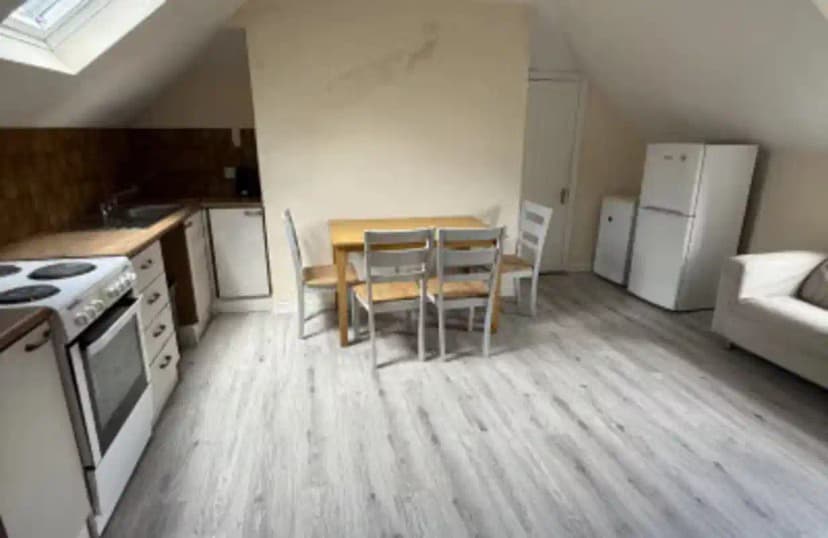 Room in a 14 Bedroom Apartment, 3 Clonskeagh Road, Rathmines, Dublin (D06 W0X9) view 2