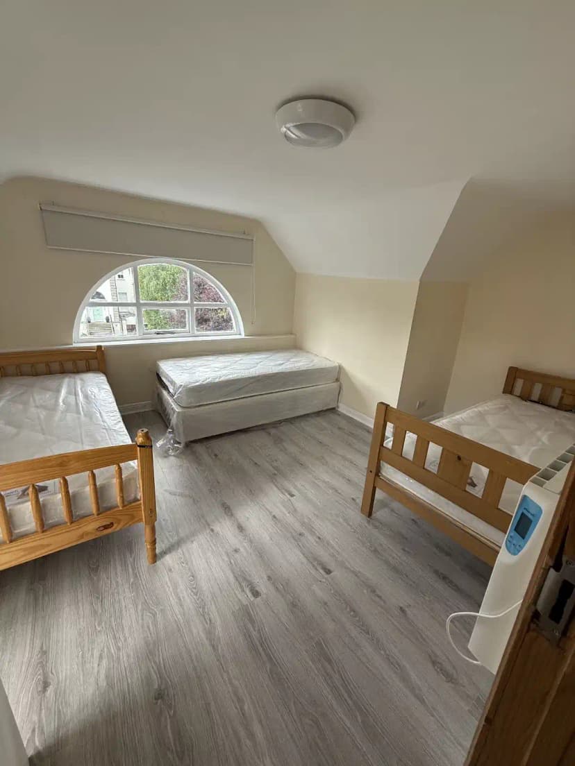 Room in a 14 Bedroom Apartment, 3 Clonskeagh Road, Rathmines, Dublin (D06 W0X9) image 1