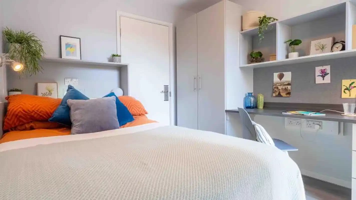 Silver 2 Bed Apt Premium