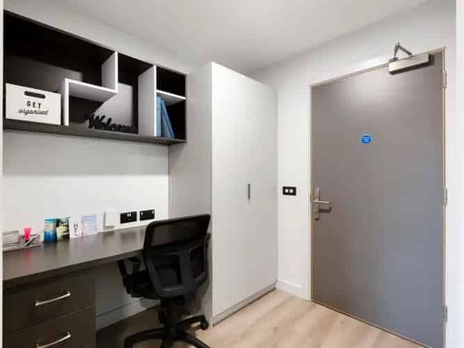 Gold En Suite