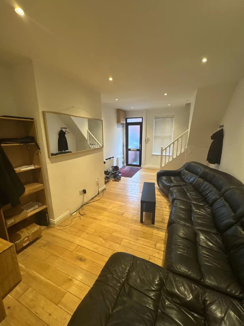 Room in a 3 Bedroom Apartment, 70 Nash St, Inchicore, Dublin 8, D08 W6NW view 5