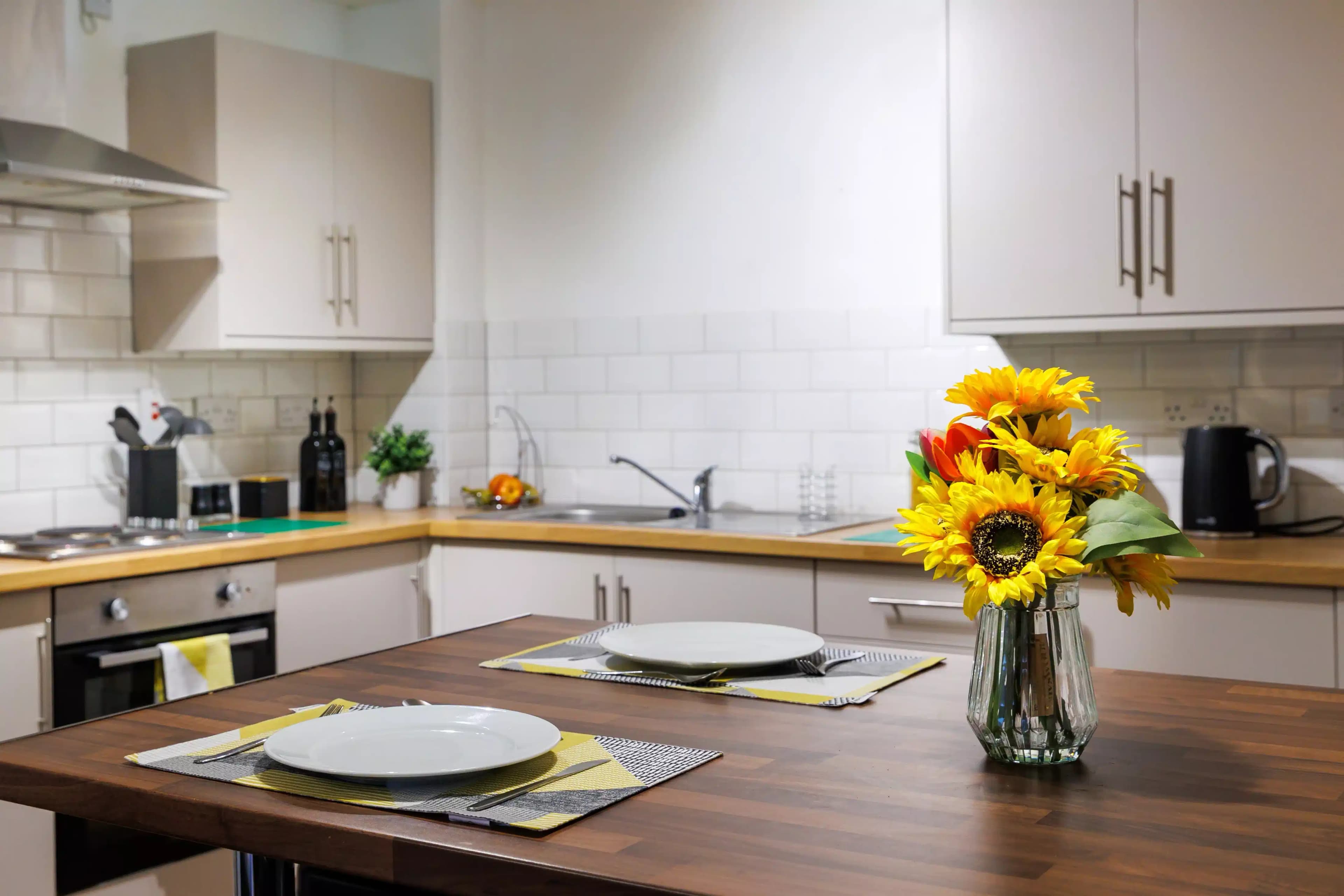 Silver Standard (Shared Bathroom)