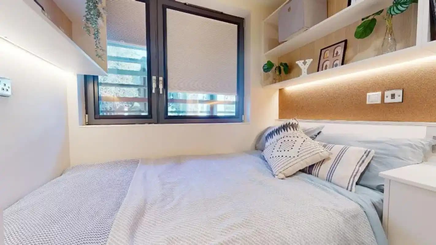 Silver 3 Bed Apt Plus