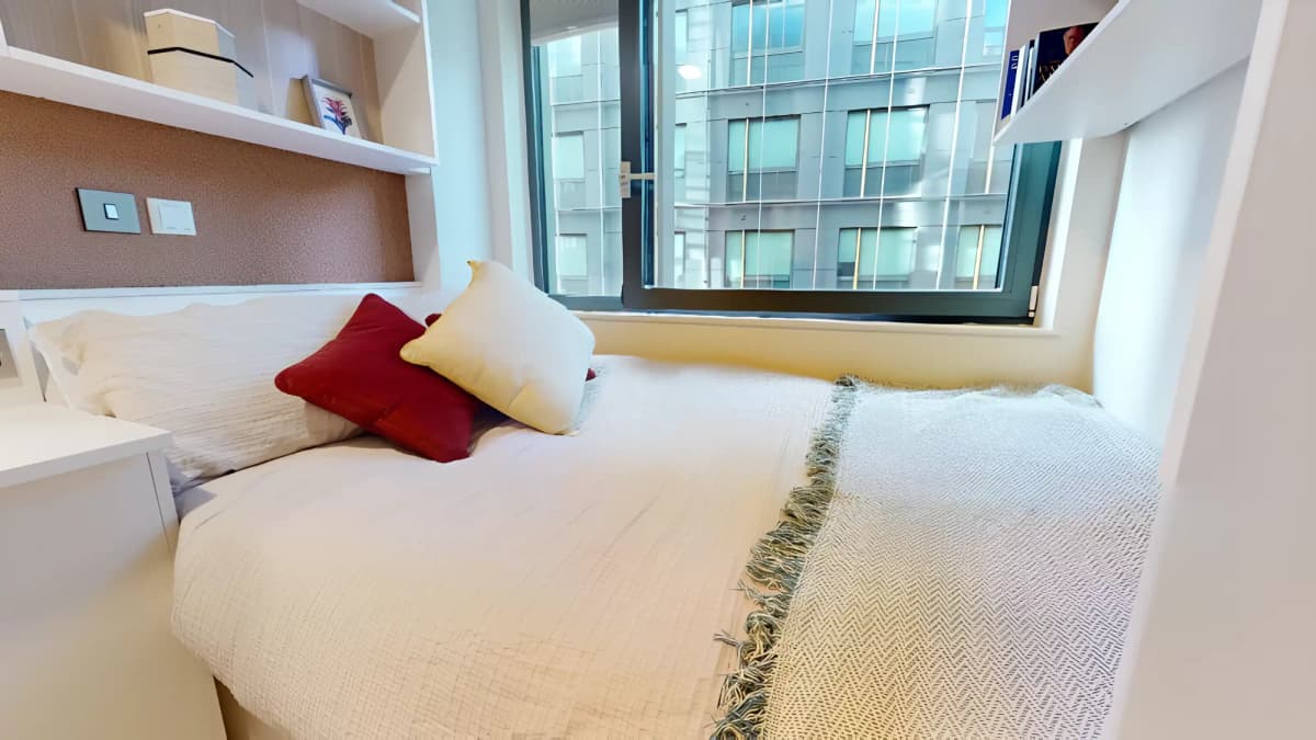 iQ Paris Gardens, London