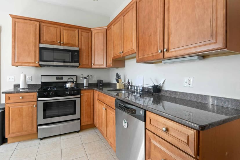 June Homes 02139, Boston image 10