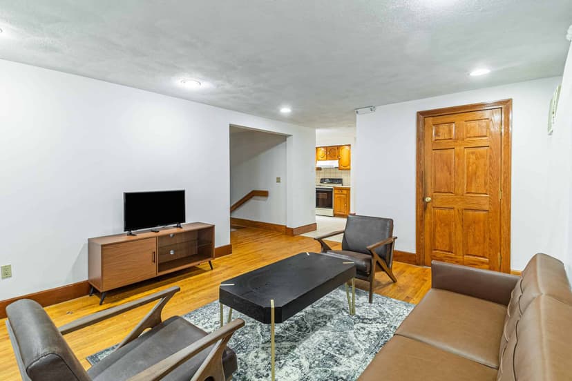 June Homes 02139, Boston image 36