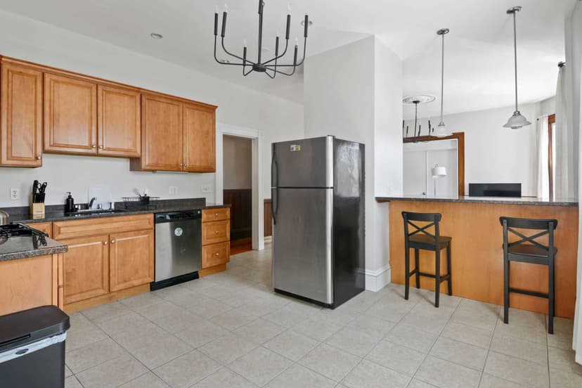 June Homes 02139, Boston image 8