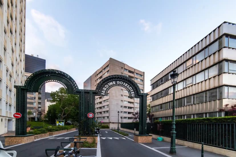 XO 92800, Paris image 8