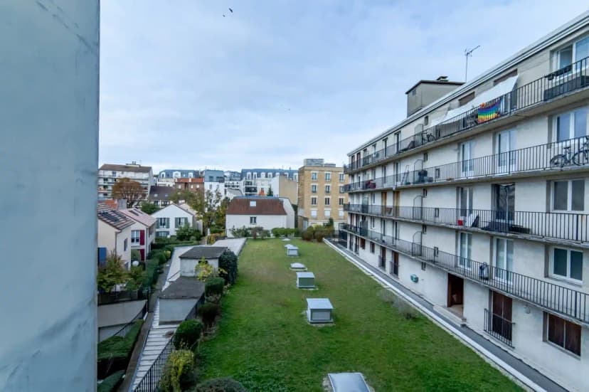 XO 92800, Paris view 5