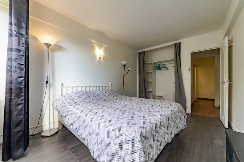 XO 92800, Paris image 1