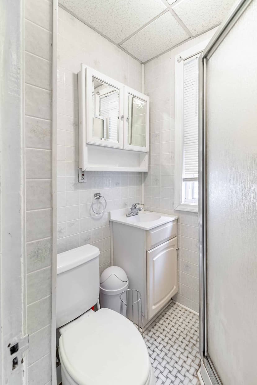 June Homes 02125, Boston image 46