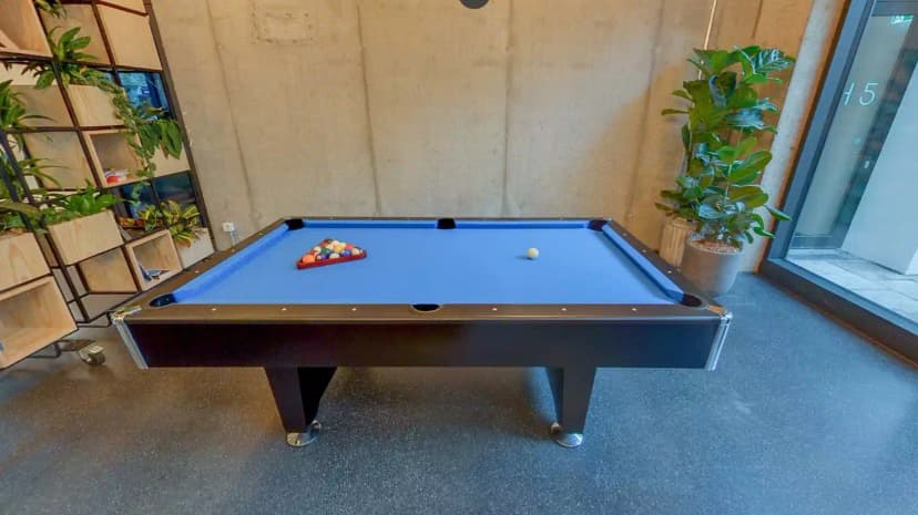 Neon Wood Berlin Mitte Wedding, Berlin view 6