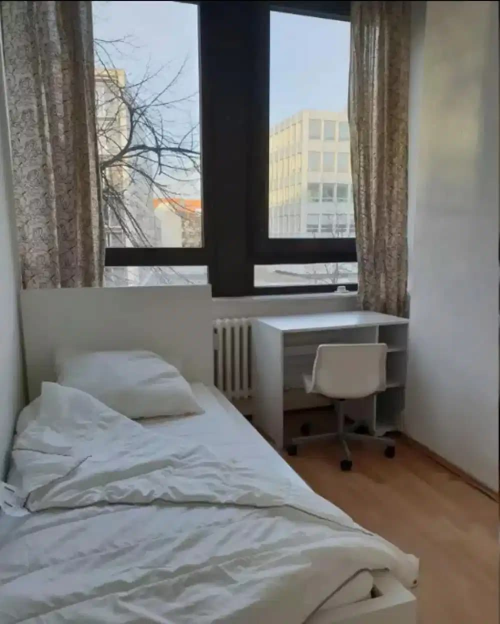 Room In 3 Bed 1 Bath (#31.1.106.)