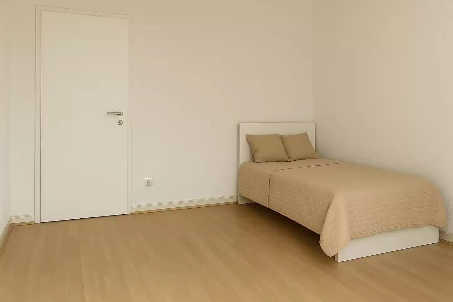 Room In 3 Bed 1 Bath (#31.3.106.)