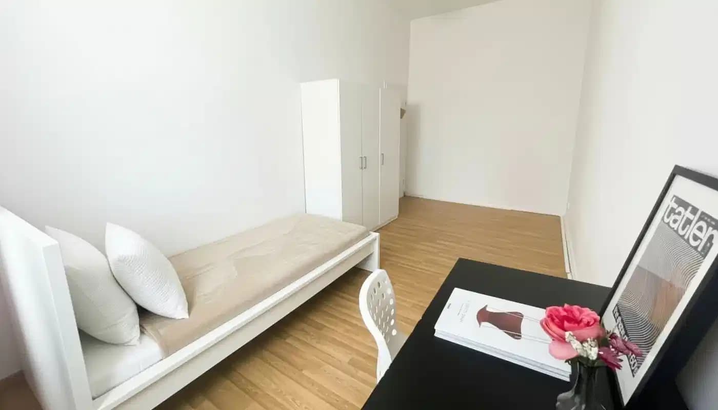 Room In 4 Bed 1 Bath (#B32.3.)