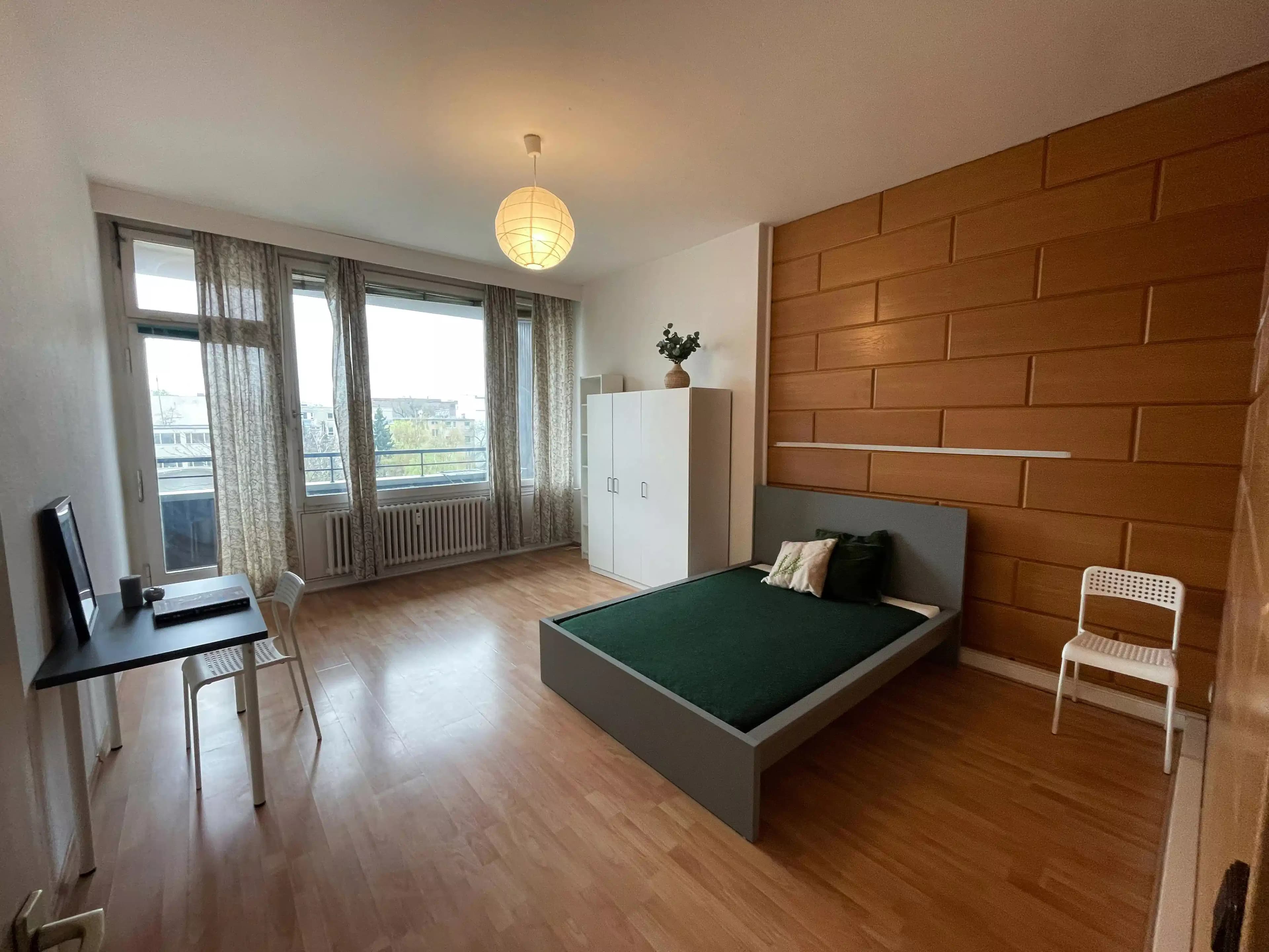 Room In 3 Bed 1 Bath (#41.1.106.)