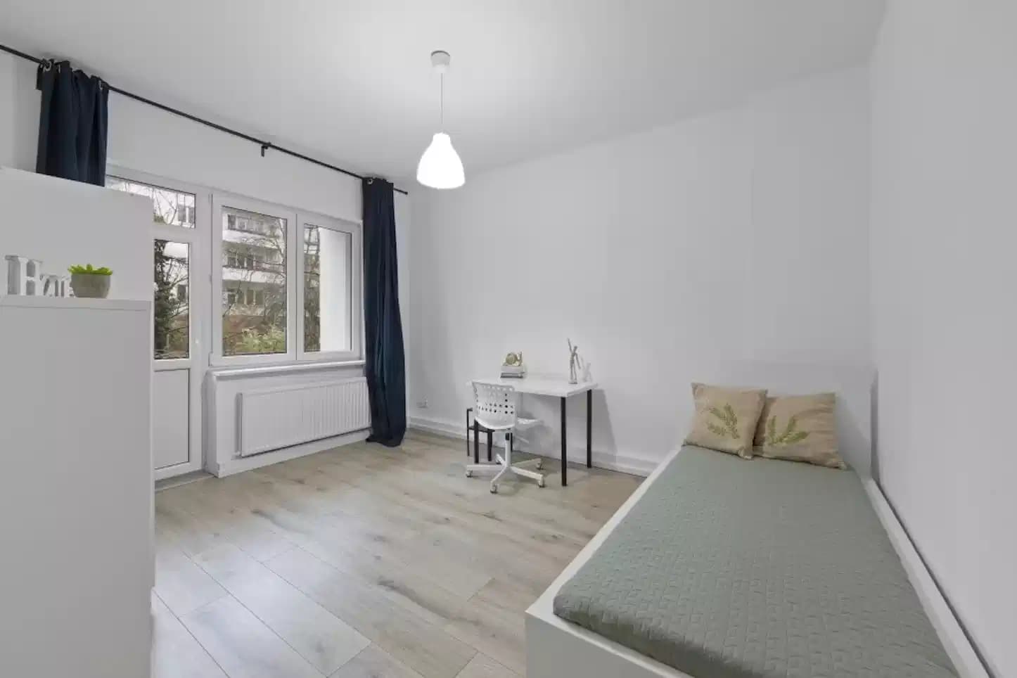  Room In 3 Bed 1 Bath (#T00.1.)