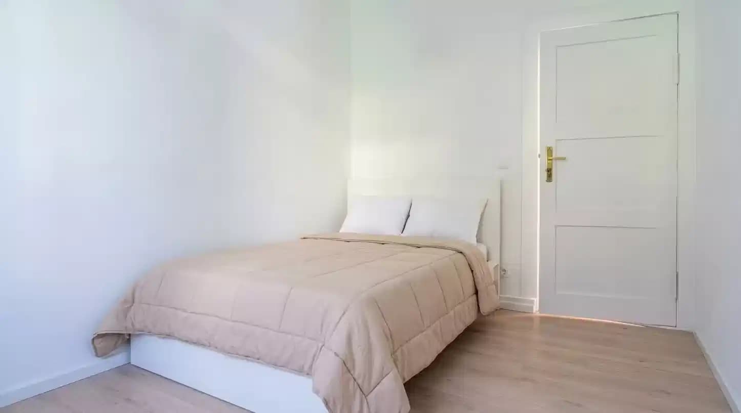 Room In 3 Bed 1 Bath (#T00.3.)