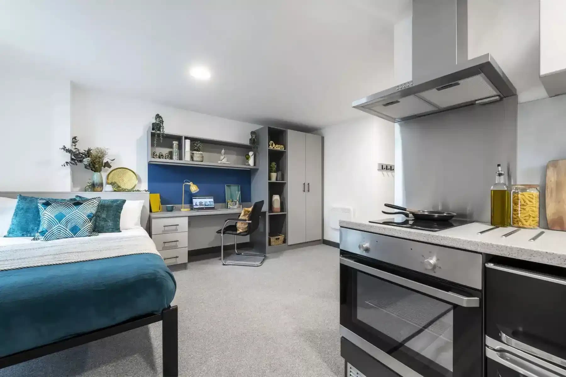 Bronze Studio – Mid Floor