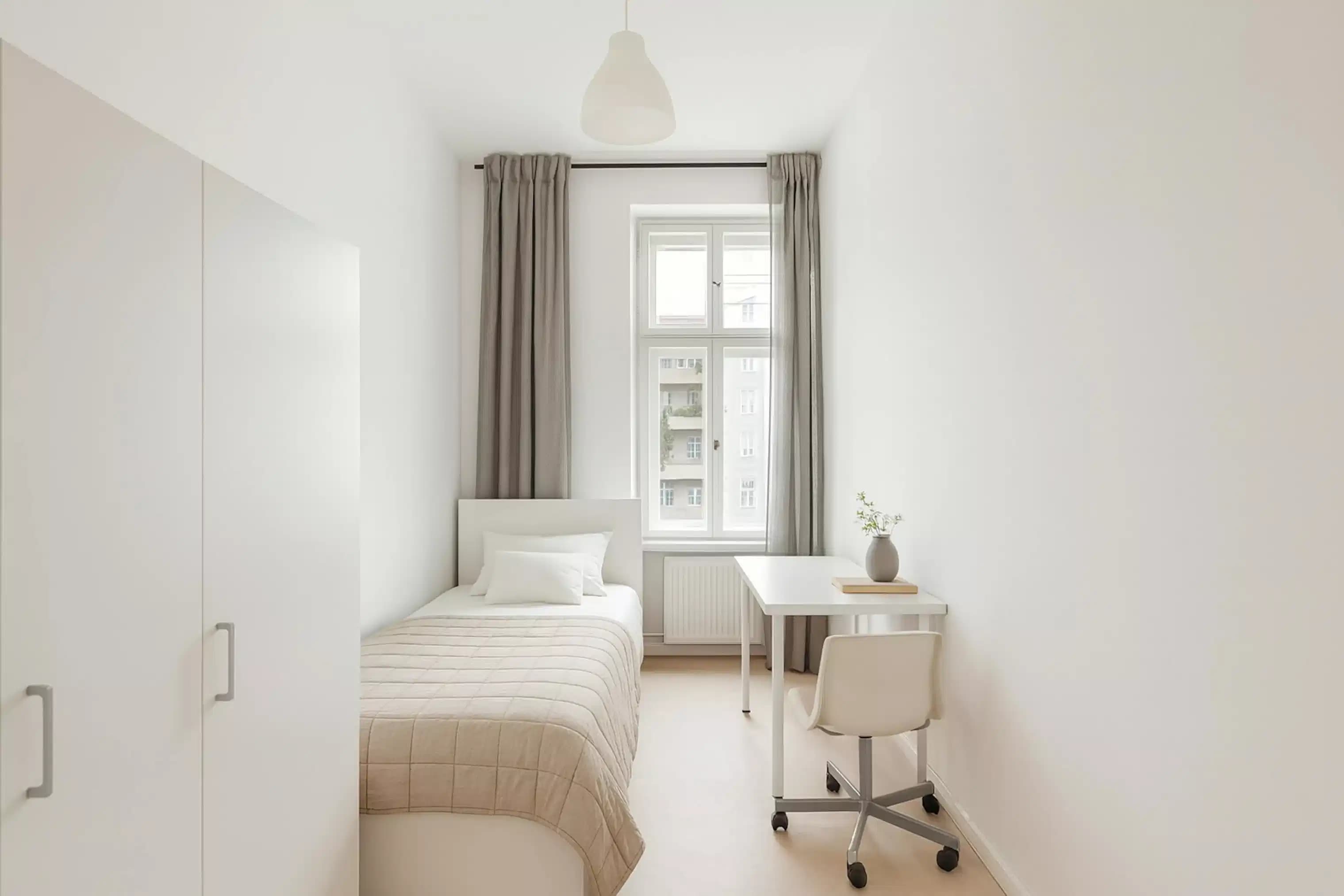 Room In a 5 Bed 1 Bath (#GRW31.2.)
