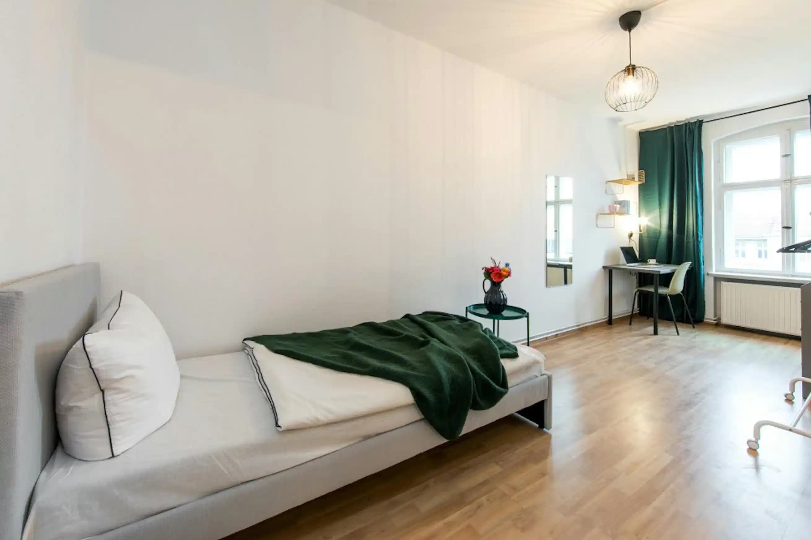 Room In a 5 Bed 1 Bath (#GRW51.1.)