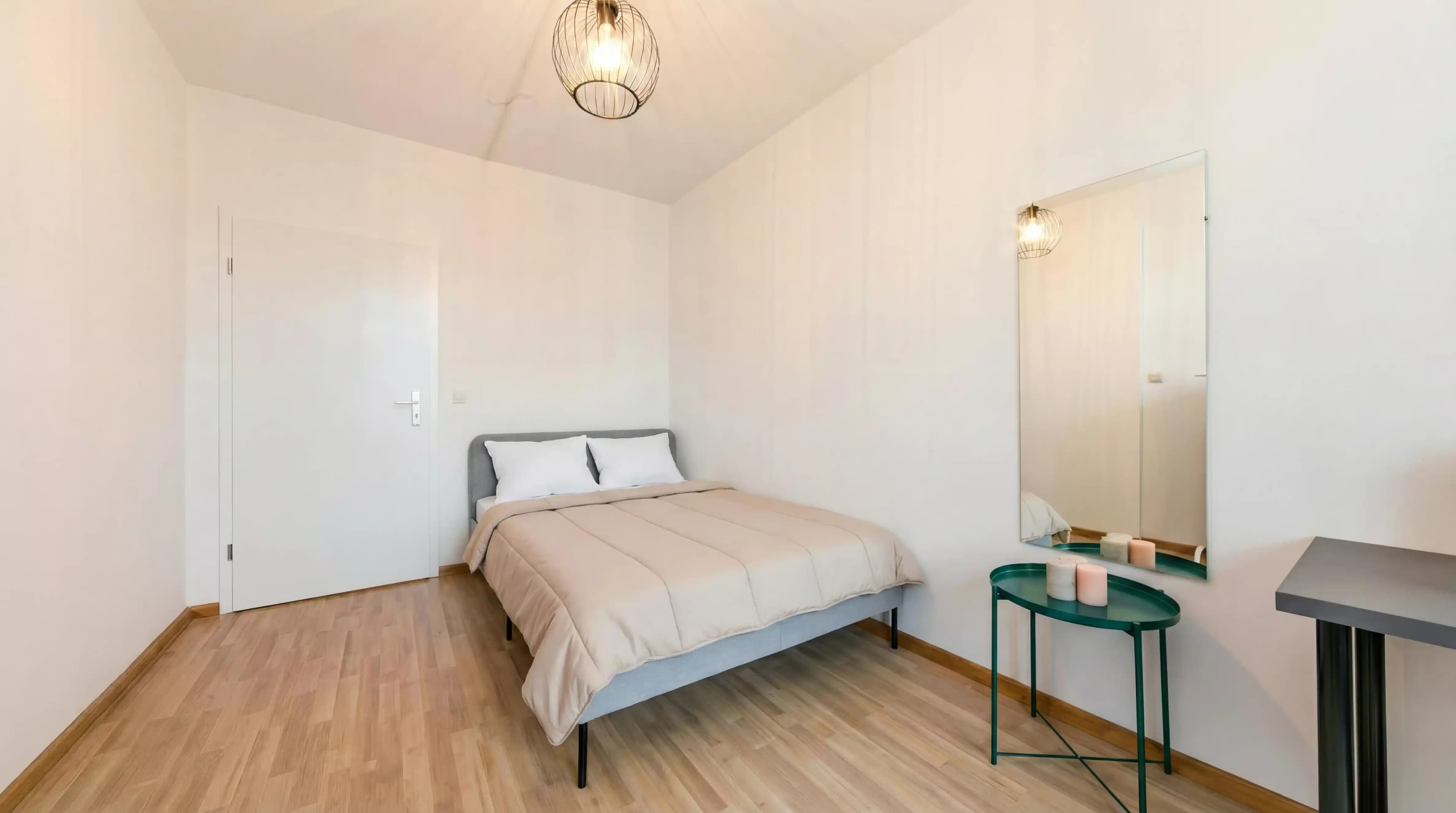 Room In a 5 Bed 1 Bath (#GRW51.2.)