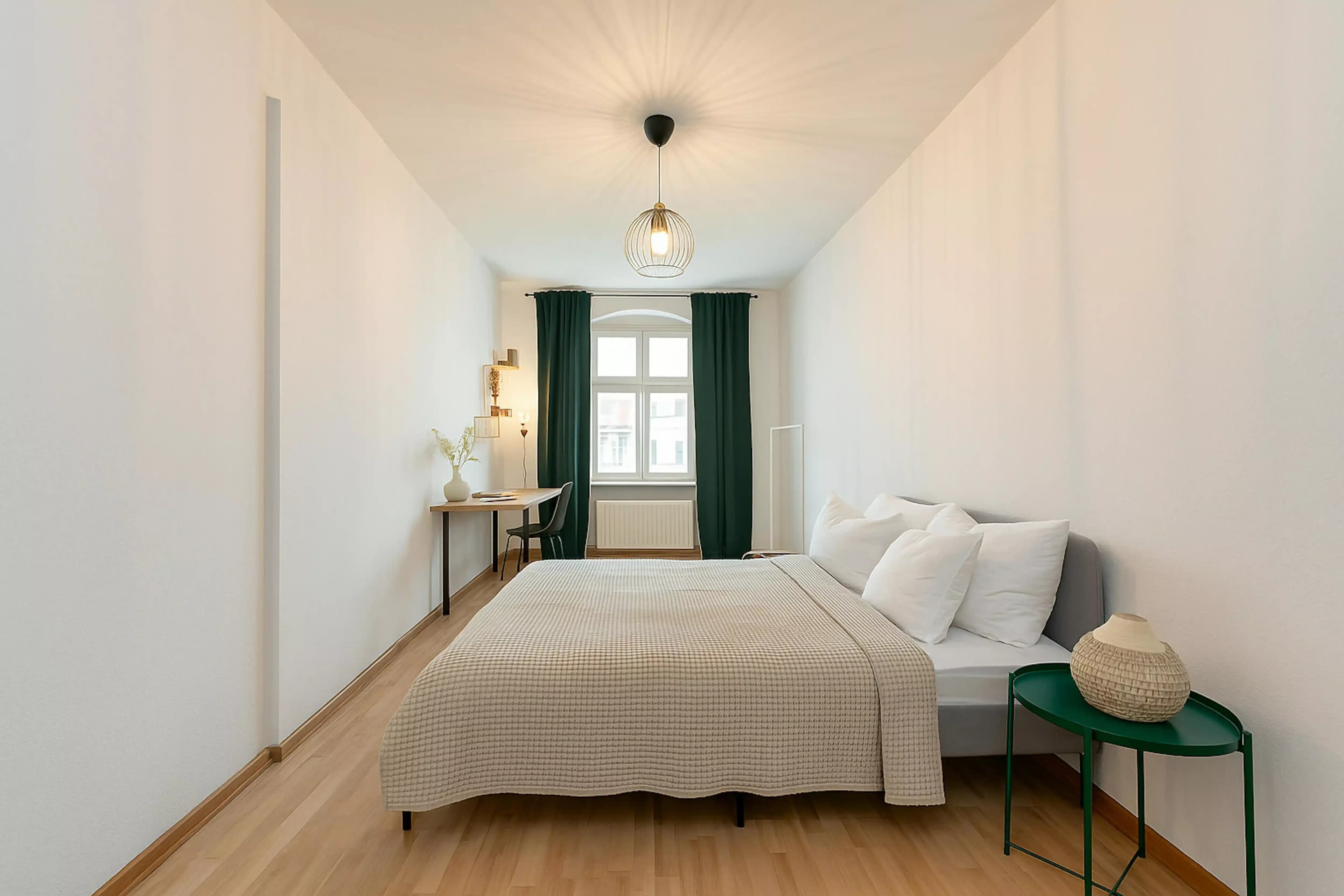 Room In a 5 Bed 1 Bath (#GRW51.5.)