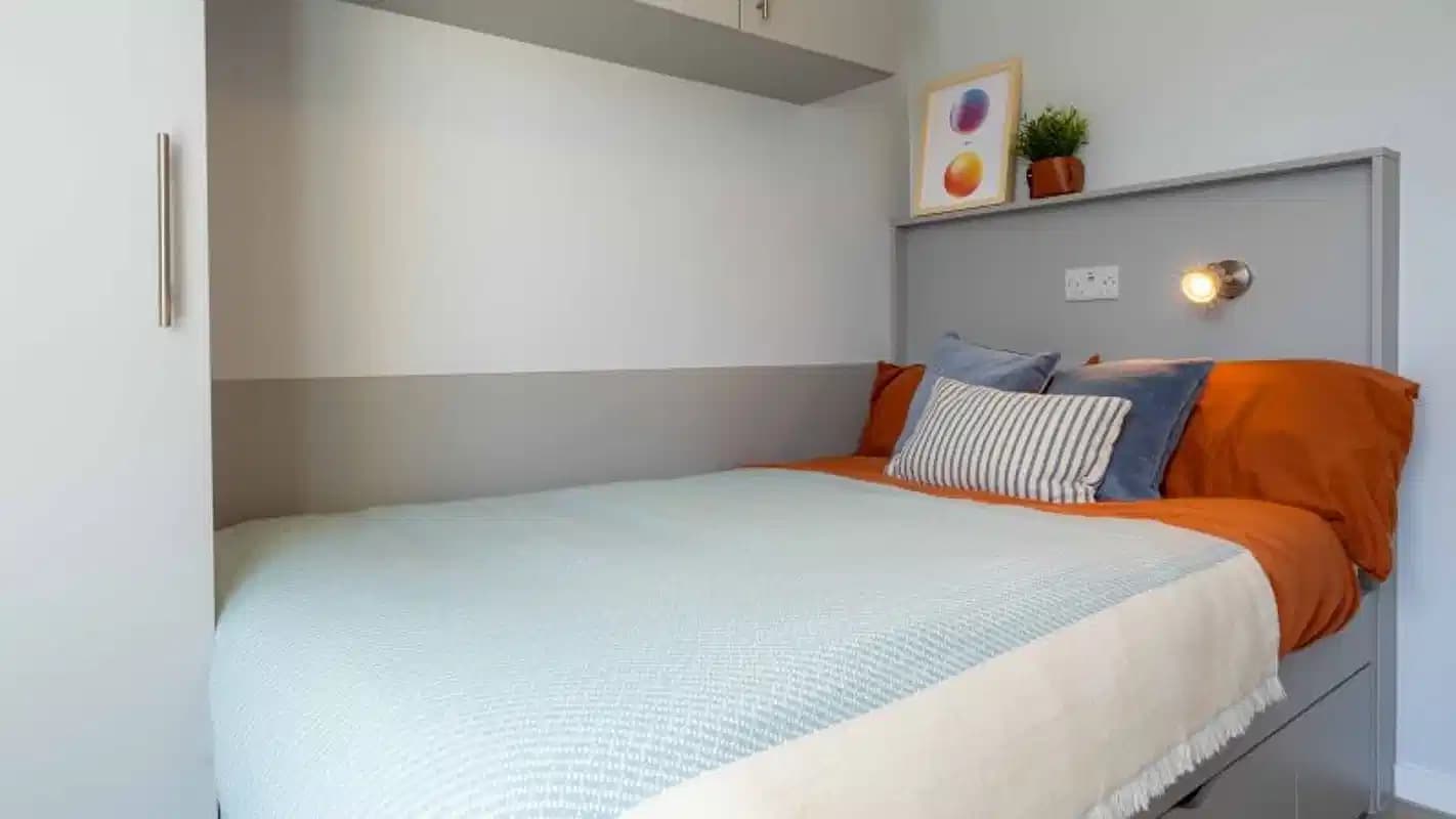 Silver En Suite Plus
